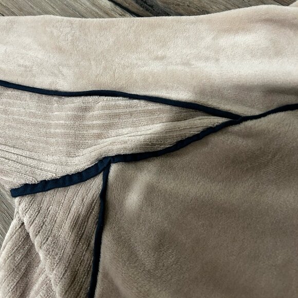 Urban Outfitters Out from Under Cropped Velvet Zip Up Sweater | XS - Picture 4 of 4